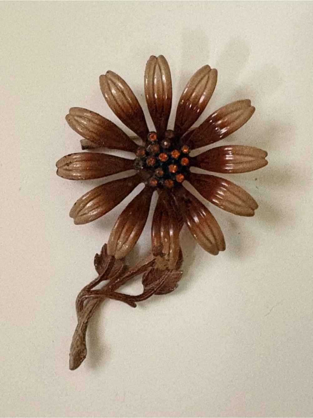 Vintage flower Brooch with Crystal Details